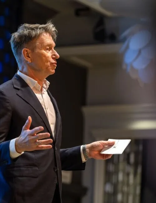 Region Fjordane sin 3. konferanse vart opna av energiministeren Terje Aasland (AP)