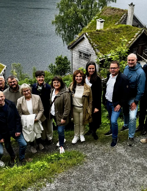 Regionrådet i Fjordane er samla i Astruptunet i Jølster.