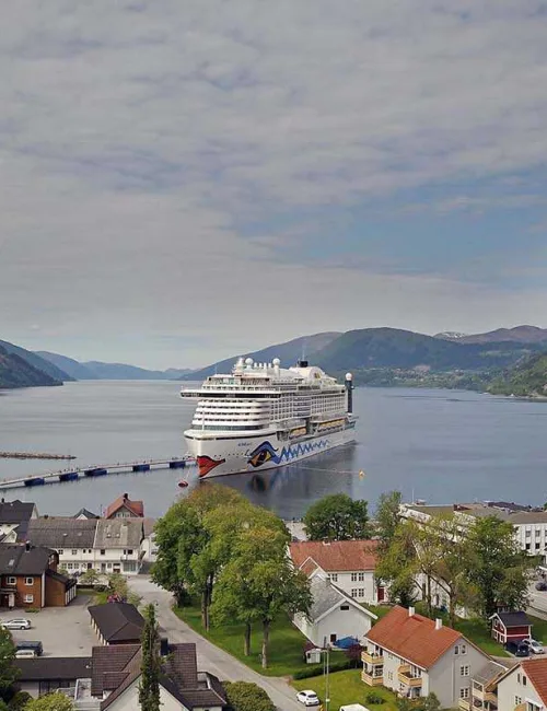  Bilete som er relevant for nyhendesaka 'Region Fjordane er positive til innføring av cruiseavgift, men avgifta er for høg.'.