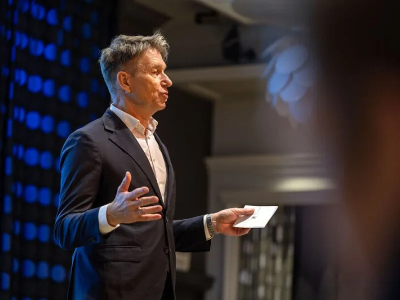 Region Fjordane sin 3. konferanse vart opna av energiministeren Terje Aasland (AP)