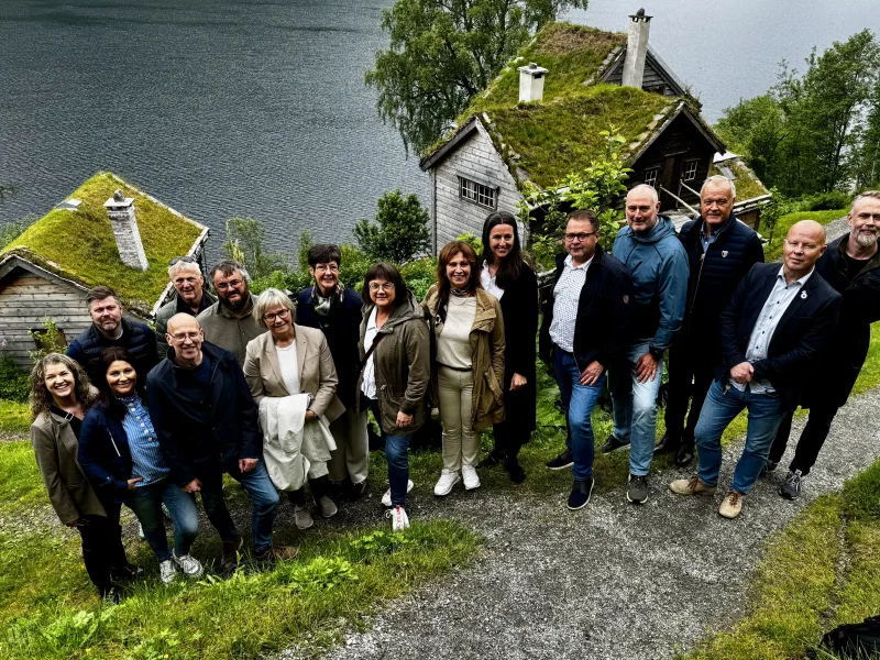 Regionrådet i Fjordane er samla i Astruptunet i Jølster.