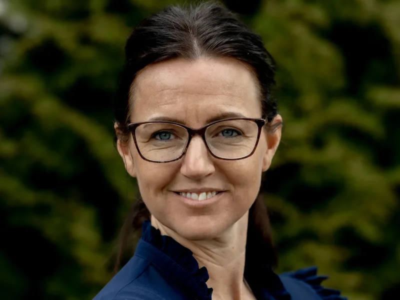 Elisabeth Hatlenes er rådgjevar og har ansvar for det administrative arbeidet i Region Fjordane.